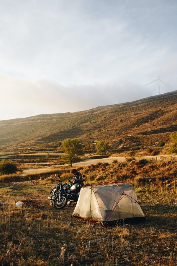 Partir en camping avec un groupe de motards : astuces pour réussir